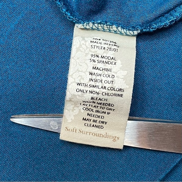 Soft Surroundings Teal Long Sleeve Women’s Small Knit Top w/ front cut-out Soft! - Picture 4 of 10